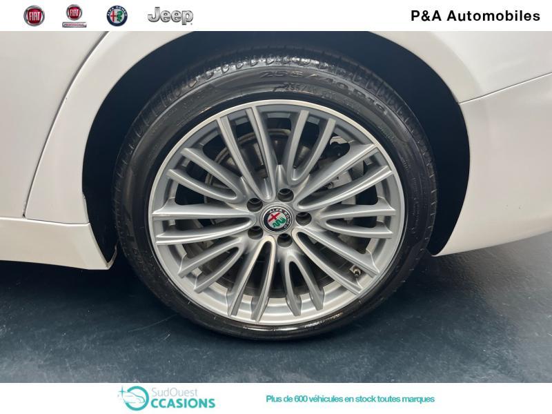 Photo 11 de l'offre de Alfa Romeo Giulia 2.2 JTD 180ch Lusso AT8 à 23 890 € chez SudOuest Occasions