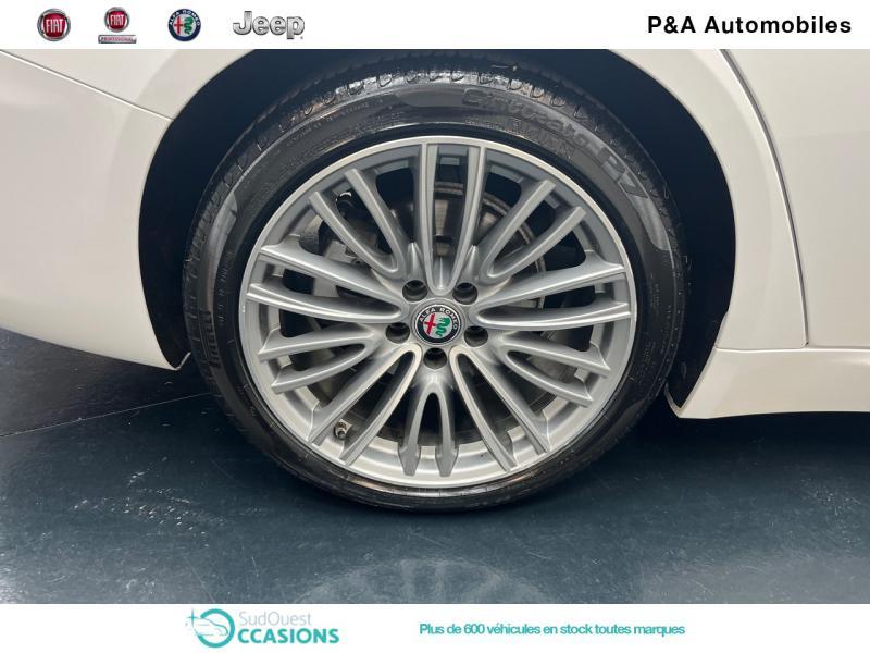 Photo 14 de l'offre de Alfa Romeo Giulia 2.2 JTD 180ch Lusso AT8 à 23 890 € chez SudOuest Occasions