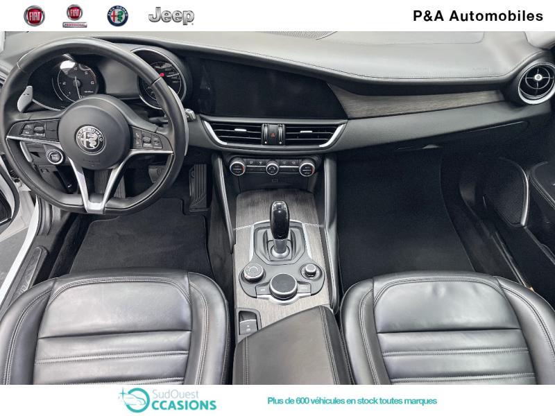 Photo 8 de l'offre de Alfa Romeo Giulia 2.2 JTD 180ch Lusso AT8 à 23 890 € chez SudOuest Occasions
