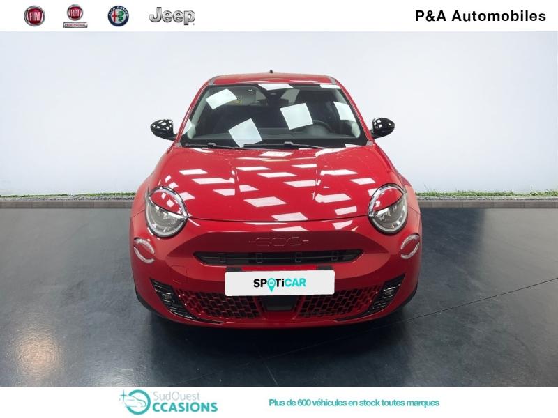 Photo 2 de l'offre de Fiat 600 e 156ch 54kWh Red à 33 900 € chez SudOuest Occasions